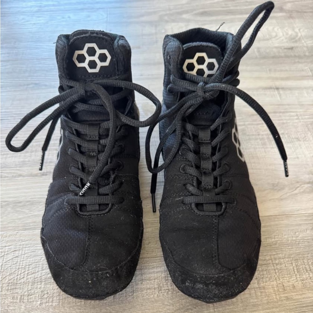 Wrestling shoes men’s 6, women’s 7.5